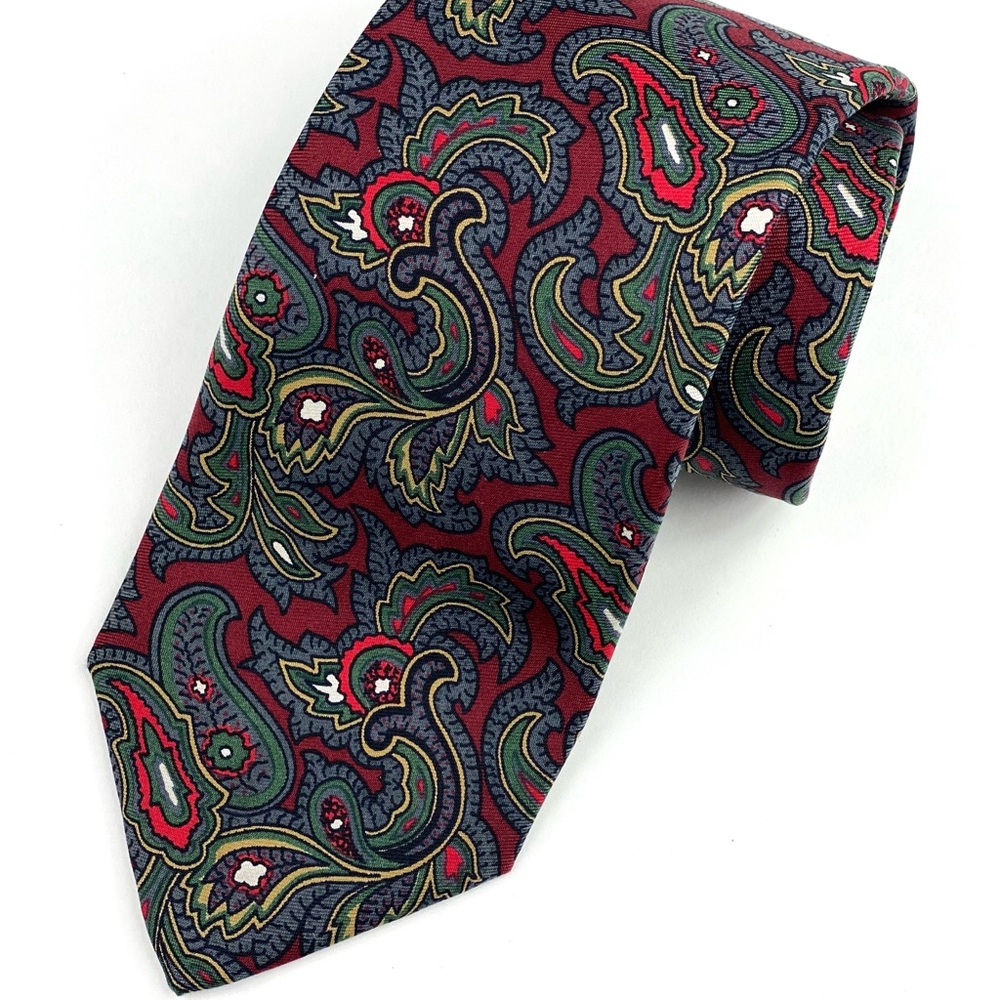 Burberry’s London men’s all silk neck tie.